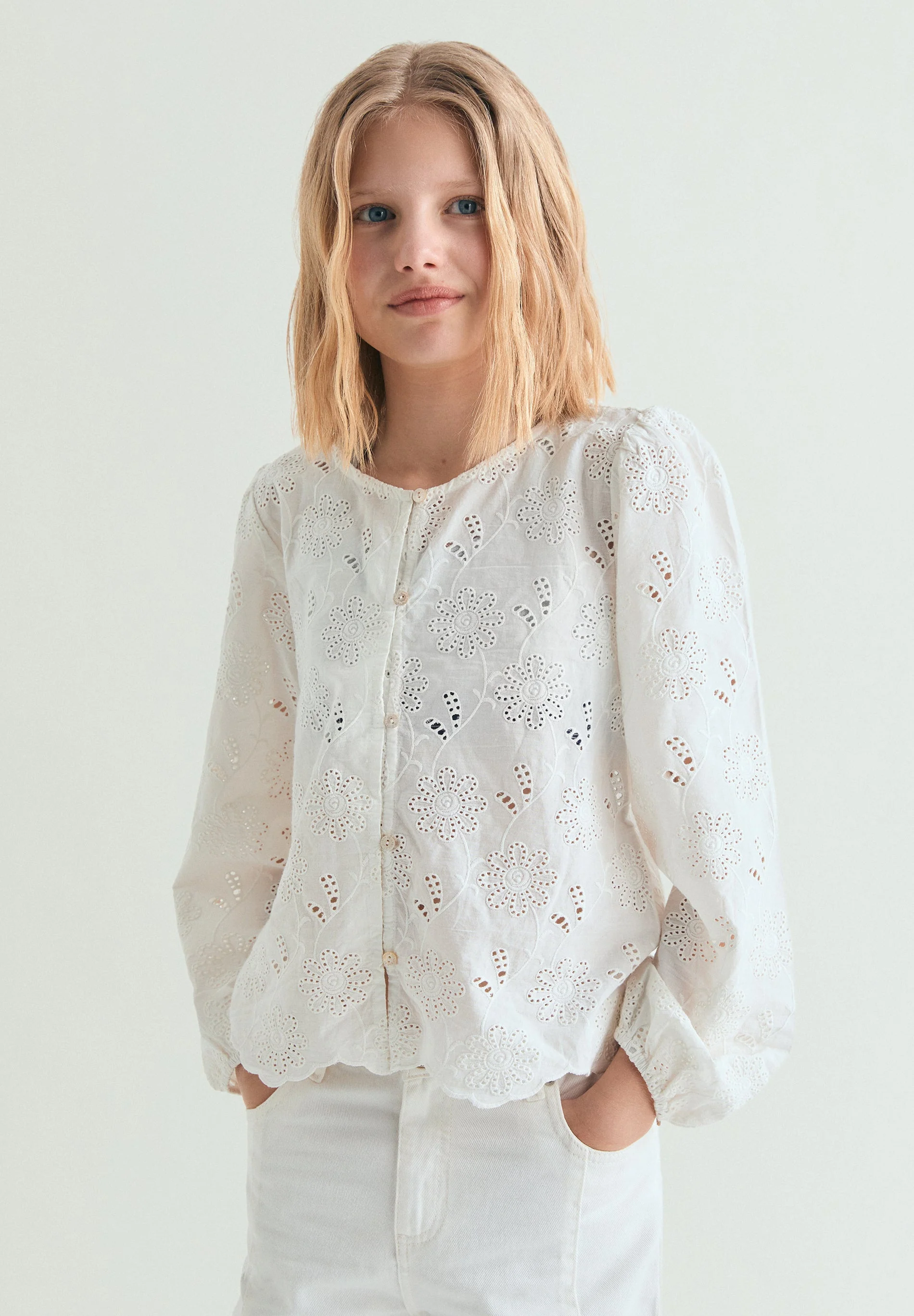 BLUSA PERFURADA COM BOTÕES - Image 6