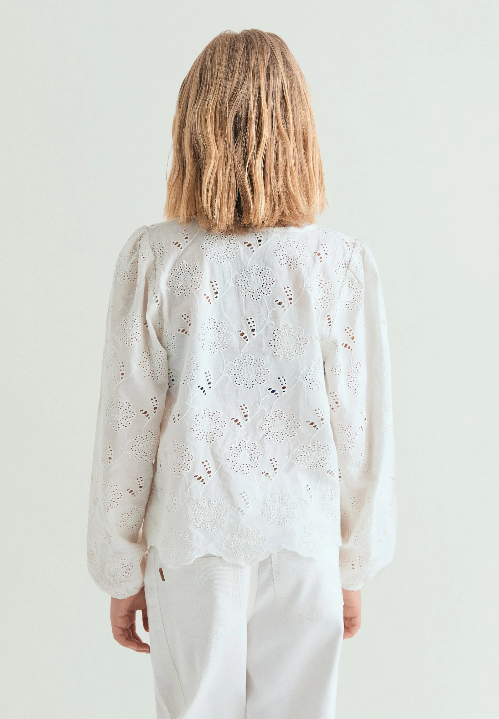 BLUSA PERFURADA COM BOTÕES - Image 7